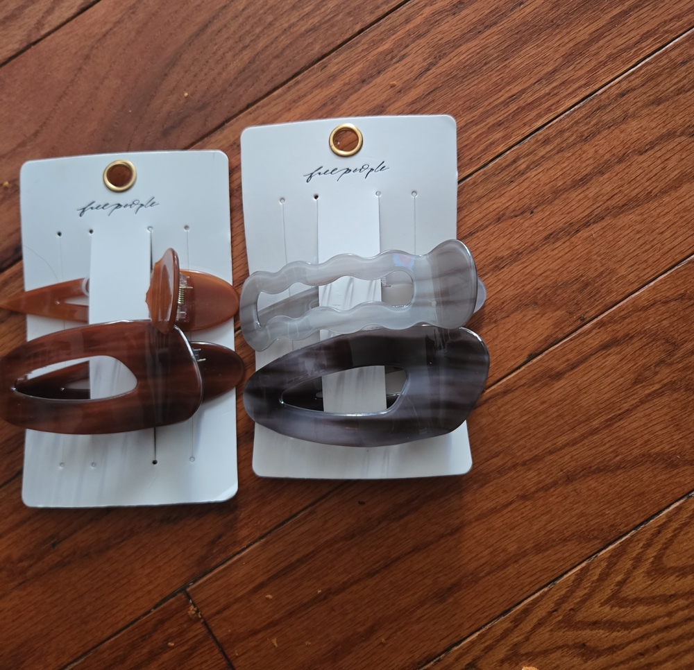 2 Sets Free People Resin Hair Clip Duo in Brown and Gray Tortoiseshell